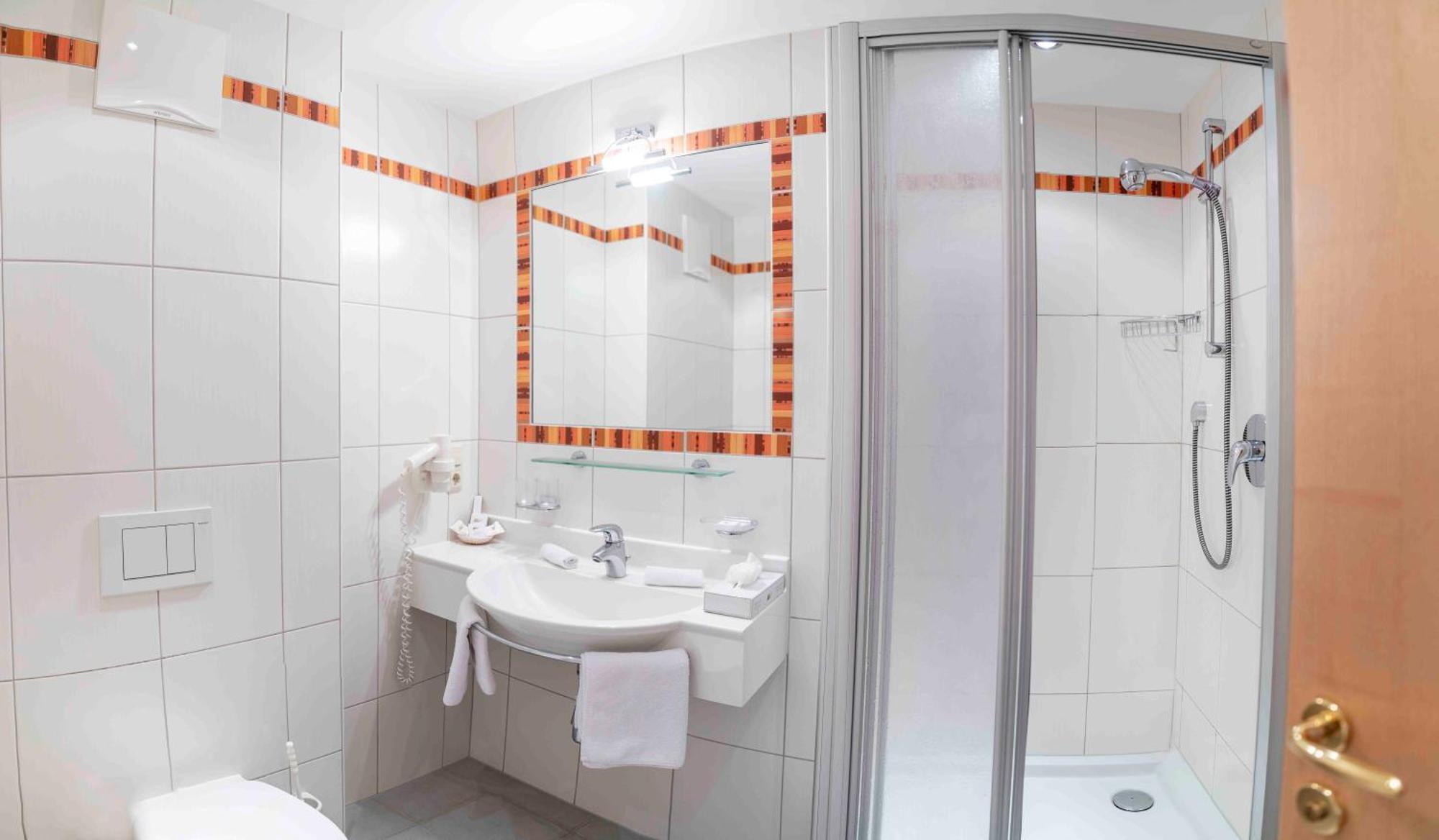 פיס Hotel Montana מראה חיצוני תמונה